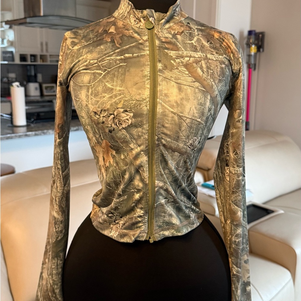 Green Camouflage Zip-Up Jacket and Leggings Set